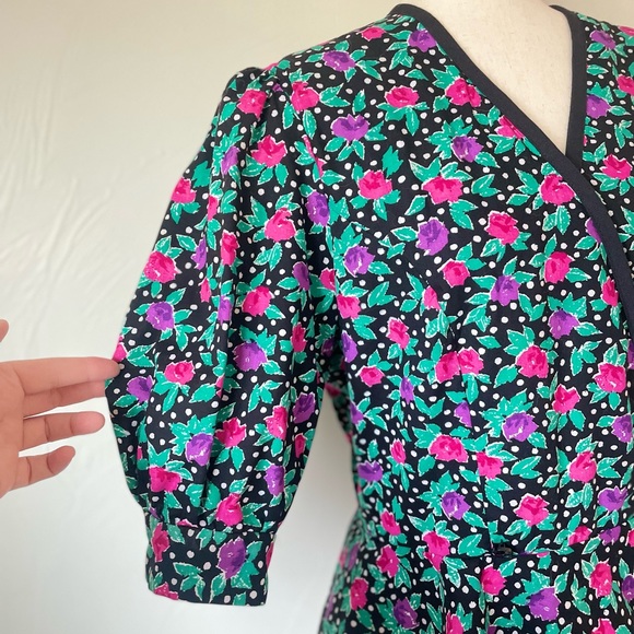 Floral Vintage Top with Peplum Flare Waist - Picture 6 of 10